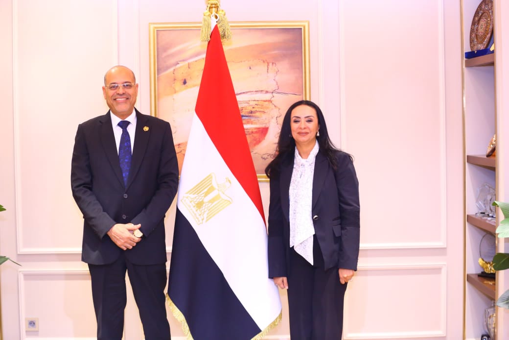 وزير القوى العامله 